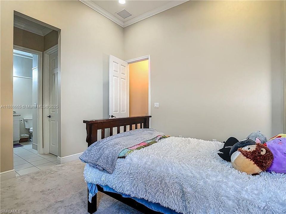 For Sale: $845,000 (5 beds, 5 baths, 3947 Square Feet)