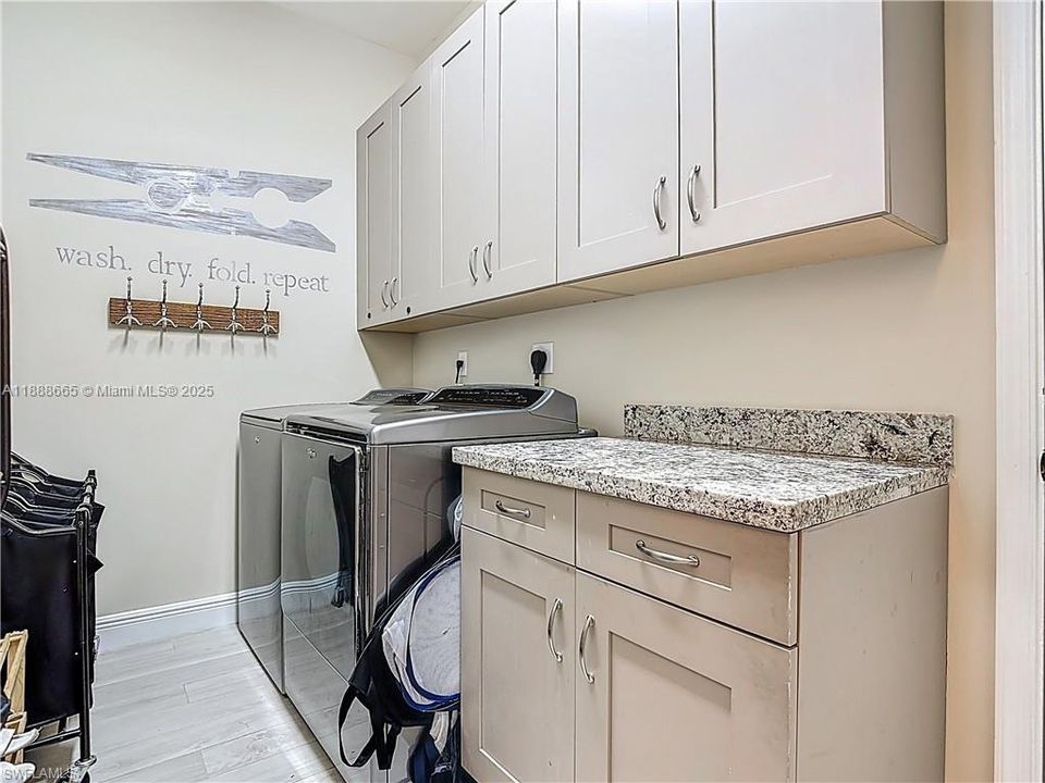 For Sale: $845,000 (5 beds, 5 baths, 3947 Square Feet)