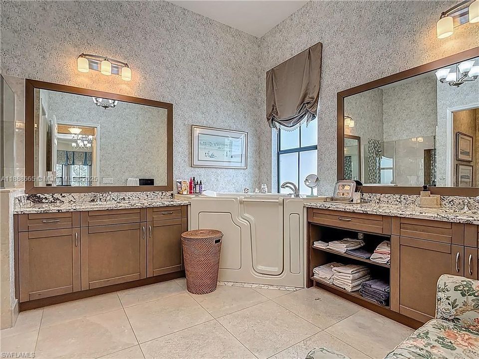 For Sale: $845,000 (5 beds, 5 baths, 3947 Square Feet)