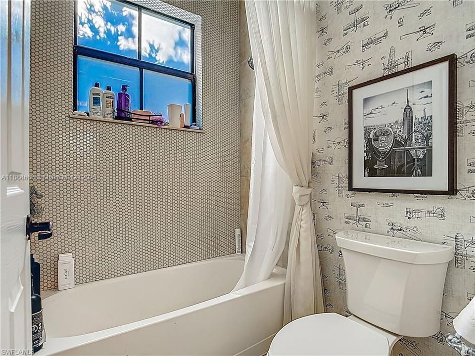 For Sale: $845,000 (5 beds, 5 baths, 3947 Square Feet)