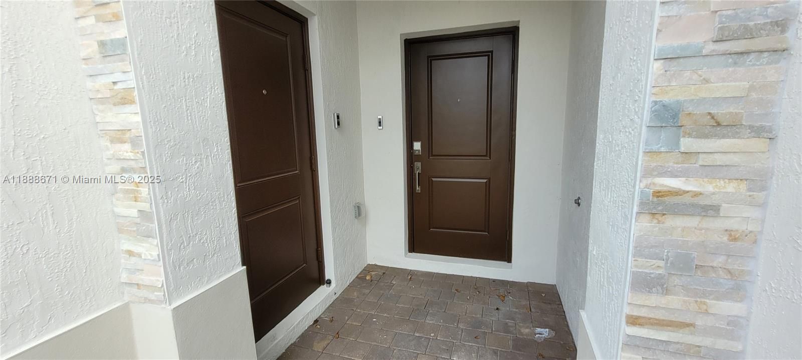 Active With Contract: $1,400 (1 beds, 1 baths, 2319 Square Feet)