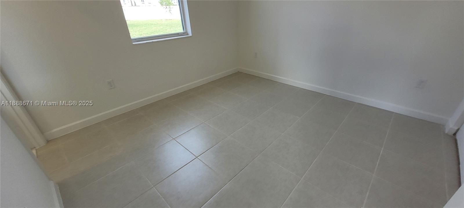 Active With Contract: $1,400 (1 beds, 1 baths, 2319 Square Feet)