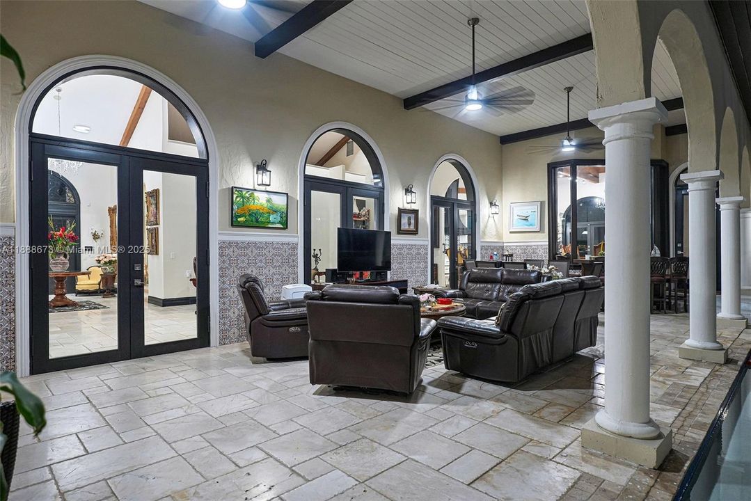 На продажу: $4,180,000 (7 спален, 6 ванн, 6045 Квадратных фут)