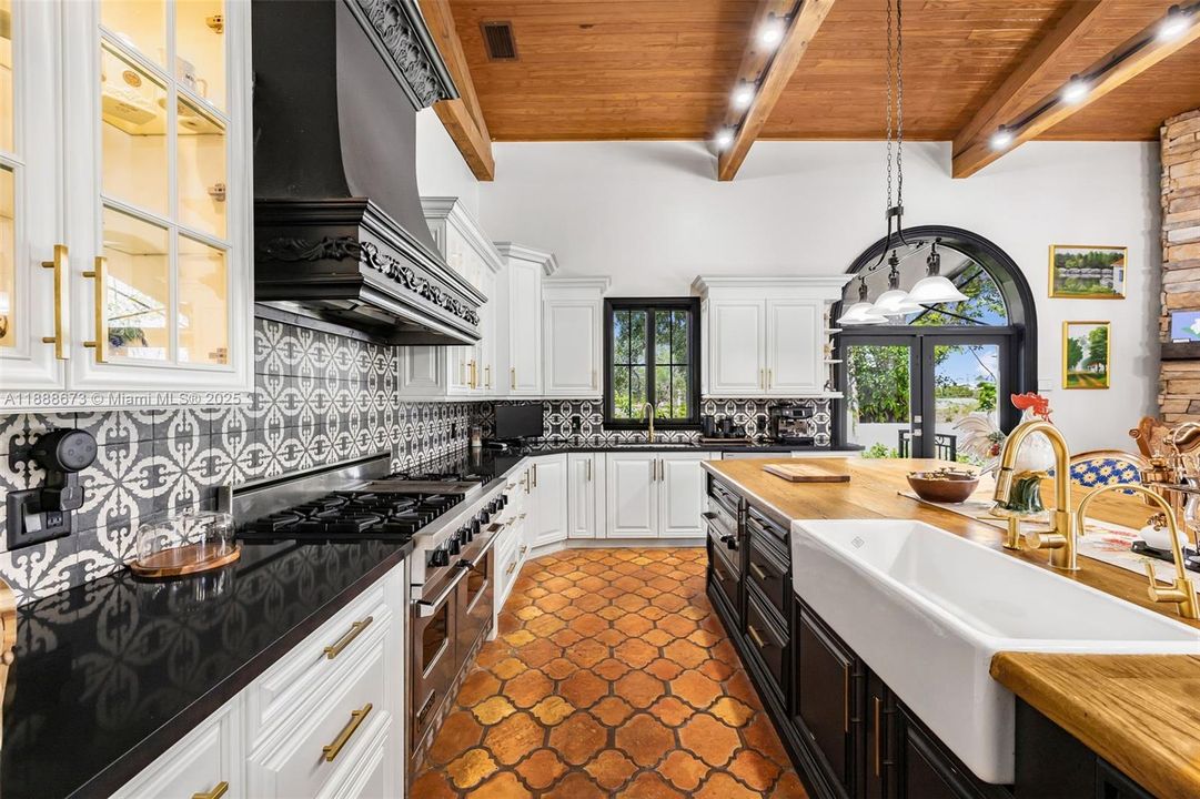 На продажу: $4,180,000 (7 спален, 6 ванн, 6045 Квадратных фут)