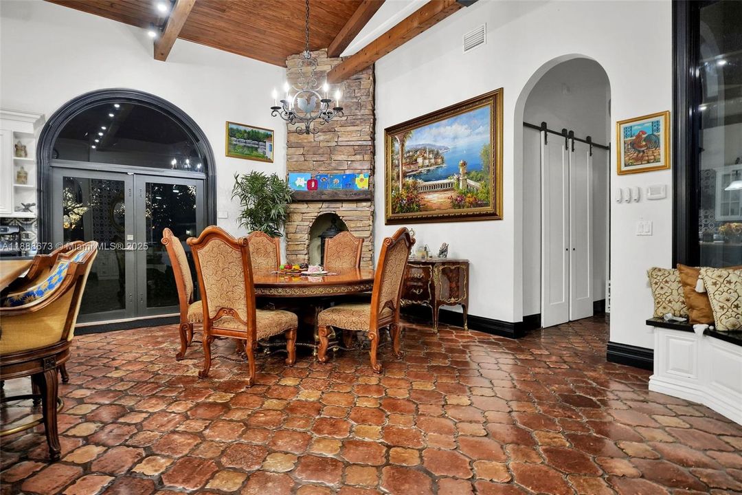 На продажу: $4,180,000 (7 спален, 6 ванн, 6045 Квадратных фут)