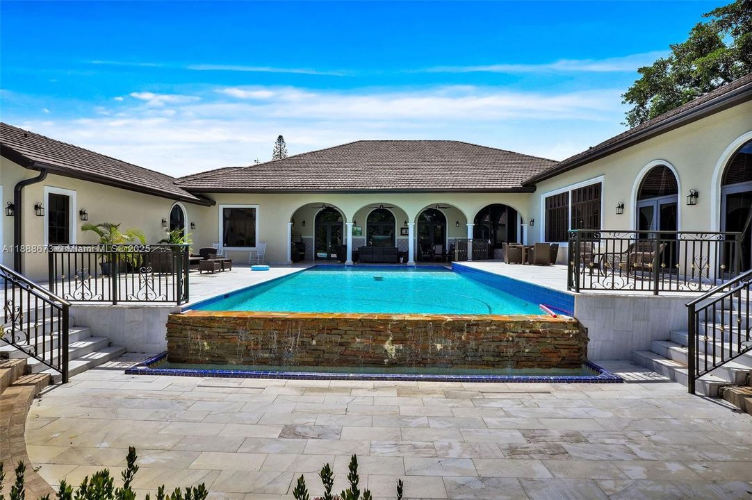 На продажу: $4,180,000 (7 спален, 6 ванн, 6045 Квадратных фут)