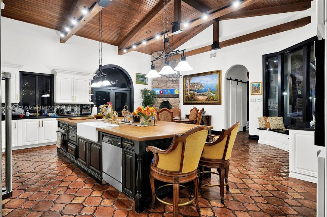 На продажу: $4,180,000 (7 спален, 6 ванн, 6045 Квадратных фут)