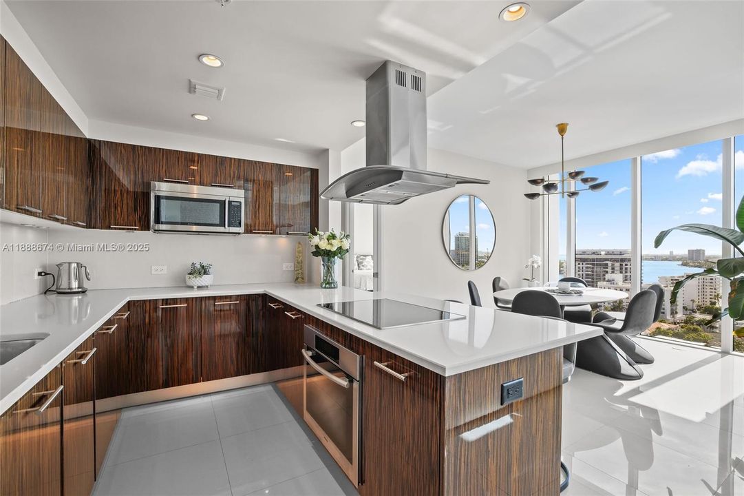 待售: $1,350,000 (2 贝兹, 2 浴室, 1280 平方英尺)