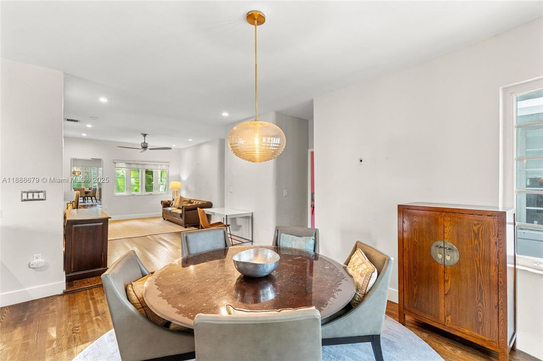 最近售出: $540,000 (2 贝兹, 2 浴室, 1053 平方英尺)