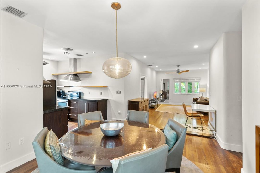 最近售出: $540,000 (2 贝兹, 2 浴室, 1053 平方英尺)