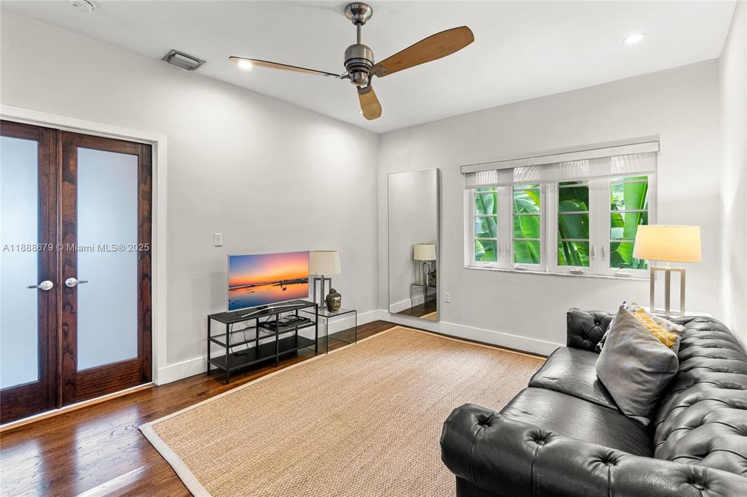 最近售出: $540,000 (2 贝兹, 2 浴室, 1053 平方英尺)