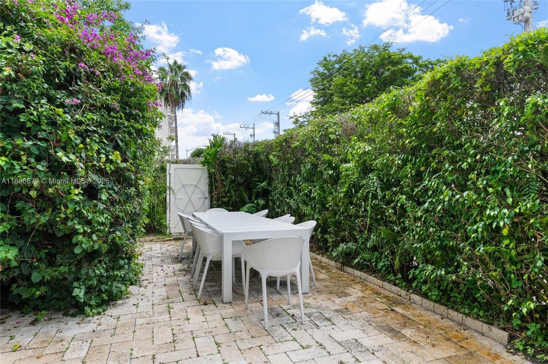 最近售出: $540,000 (2 贝兹, 2 浴室, 1053 平方英尺)