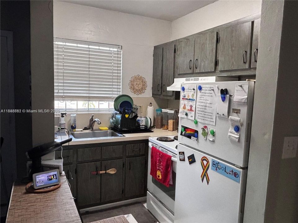 For Sale: $190,000 (1 beds, 1 baths, 560 Square Feet)