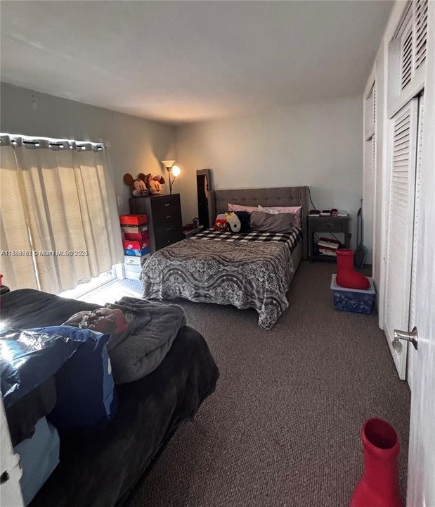For Sale: $190,000 (1 beds, 1 baths, 560 Square Feet)