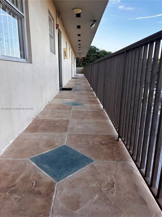 For Sale: $190,000 (1 beds, 1 baths, 560 Square Feet)