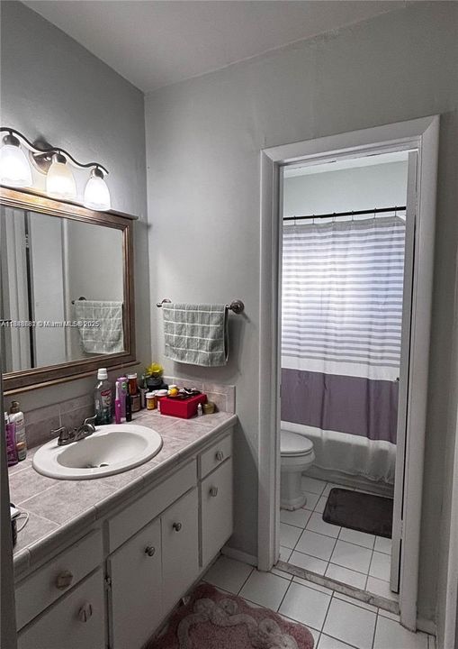 For Sale: $190,000 (1 beds, 1 baths, 560 Square Feet)