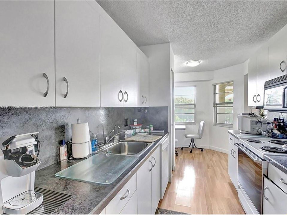 Recently Rented: $1,999 (2 beds, 2 baths, 1100 Square Feet)