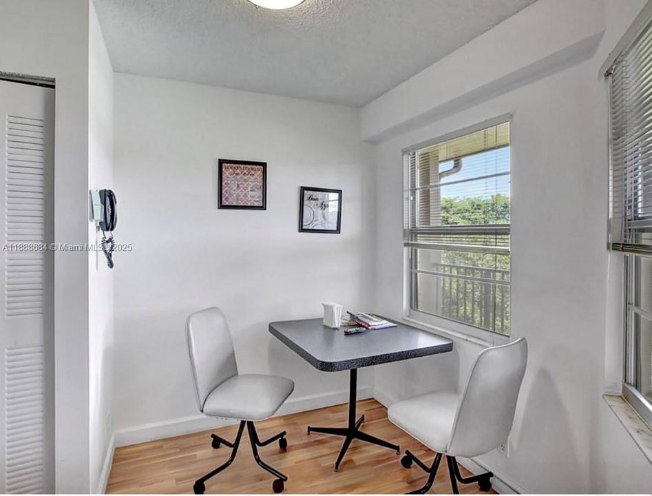 Recently Rented: $1,999 (2 beds, 2 baths, 1100 Square Feet)