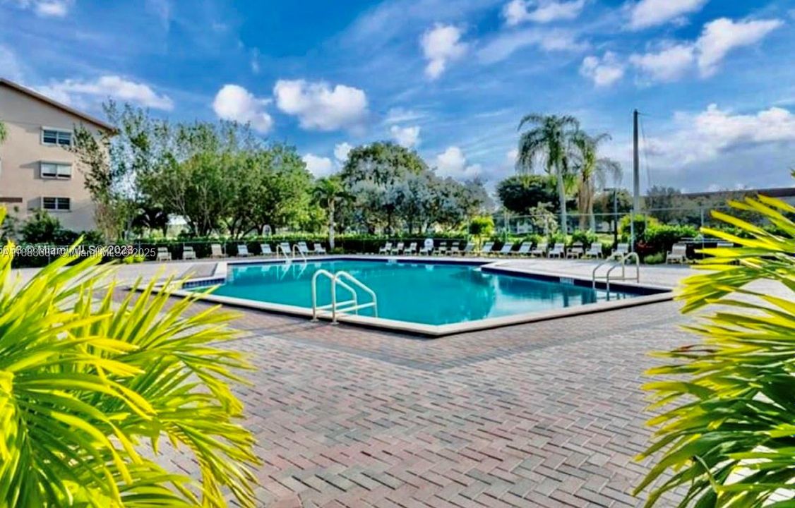 Recently Rented: $1,999 (2 beds, 2 baths, 1100 Square Feet)