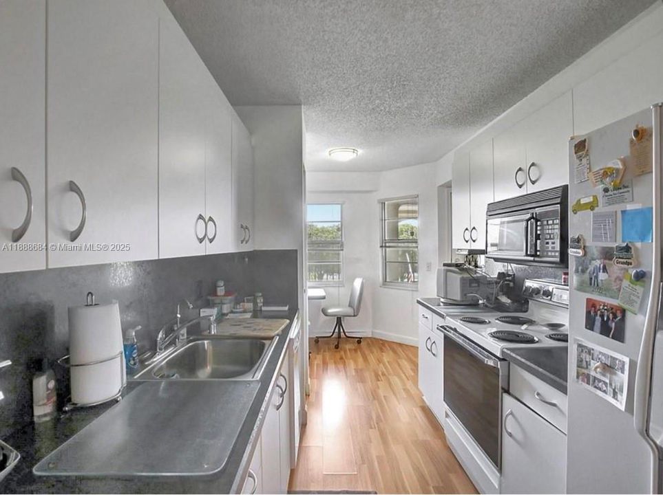 Recently Rented: $1,999 (2 beds, 2 baths, 1100 Square Feet)