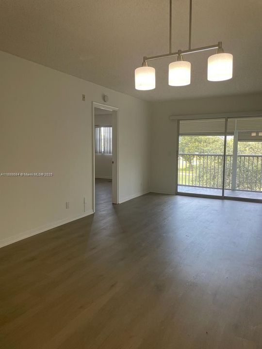Recently Rented: $1,999 (2 beds, 2 baths, 1100 Square Feet)