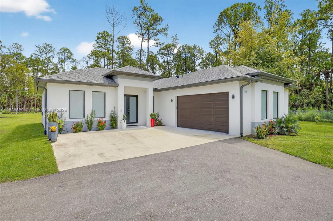 For Sale: $640,000 (3 beds, 2 baths, 1539 Square Feet)