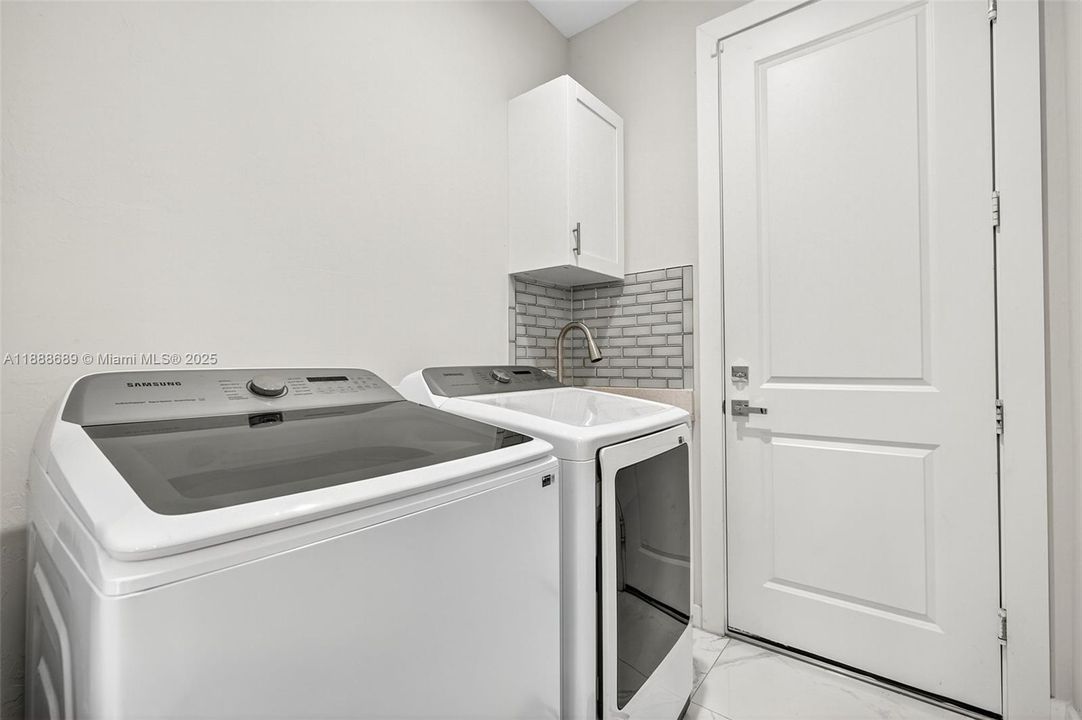 For Sale: $640,000 (3 beds, 2 baths, 1539 Square Feet)