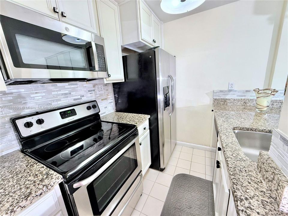 Под контрактом: $364,900 (2 спален, 2 ванн, 846 Квадратных фут)