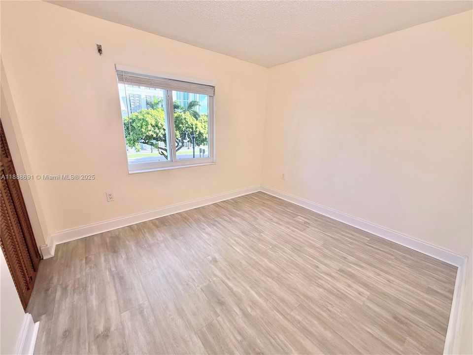 Под контрактом: $364,900 (2 спален, 2 ванн, 846 Квадратных фут)