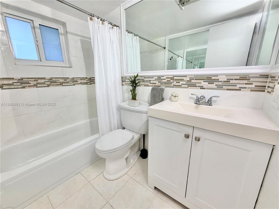 Под контрактом: $364,900 (2 спален, 2 ванн, 846 Квадратных фут)