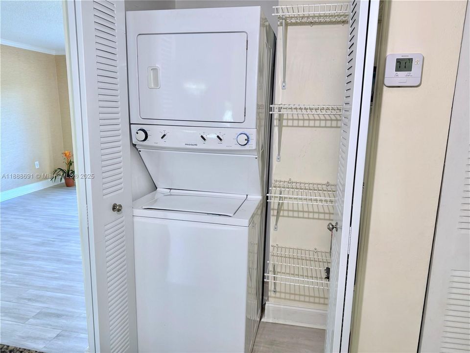 Под контрактом: $364,900 (2 спален, 2 ванн, 846 Квадратных фут)