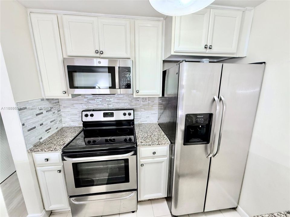 Под контрактом: $364,900 (2 спален, 2 ванн, 846 Квадратных фут)