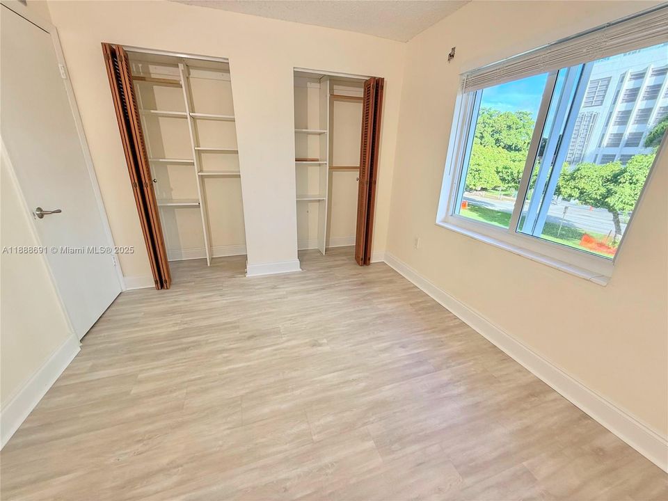 Под контрактом: $364,900 (2 спален, 2 ванн, 846 Квадратных фут)