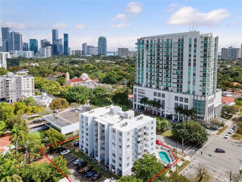 Под контрактом: $364,900 (2 спален, 2 ванн, 846 Квадратных фут)