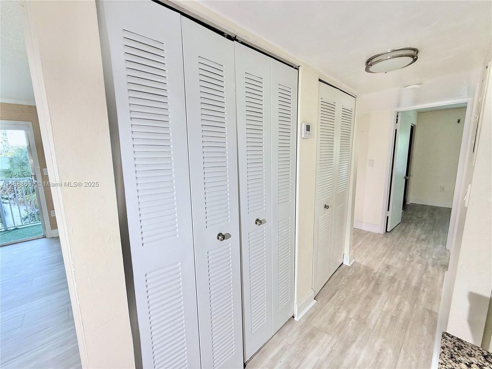 Под контрактом: $364,900 (2 спален, 2 ванн, 846 Квадратных фут)