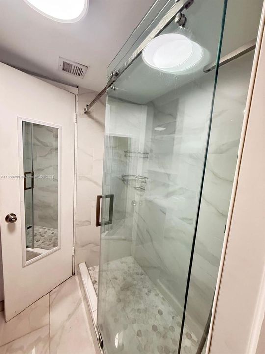 最近售出: $300,000 (2 贝兹, 1 浴室, 985 平方英尺)