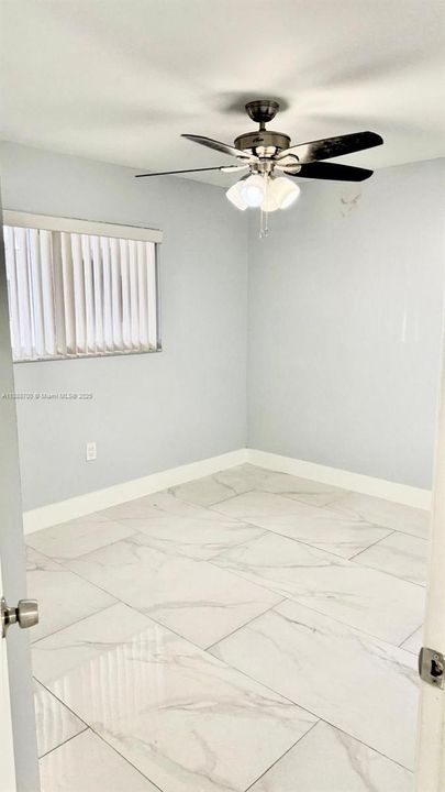 最近售出: $300,000 (2 贝兹, 1 浴室, 985 平方英尺)