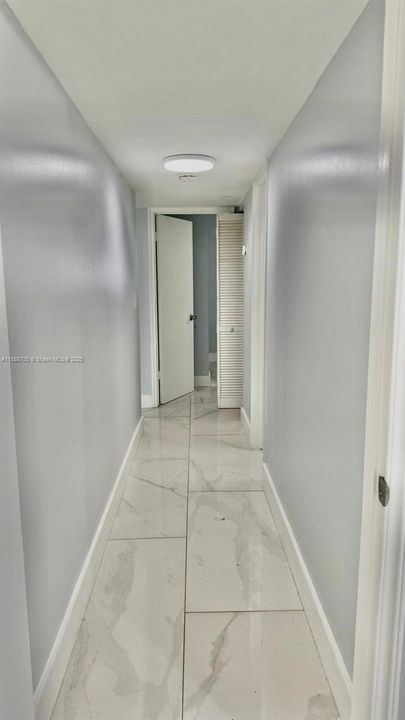 最近售出: $300,000 (2 贝兹, 1 浴室, 985 平方英尺)