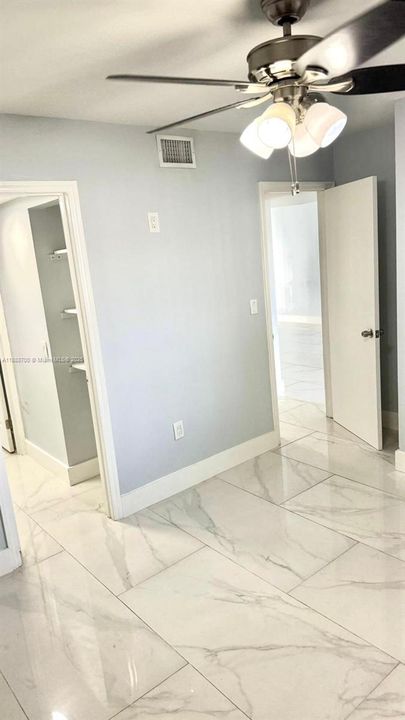 最近售出: $300,000 (2 贝兹, 1 浴室, 985 平方英尺)