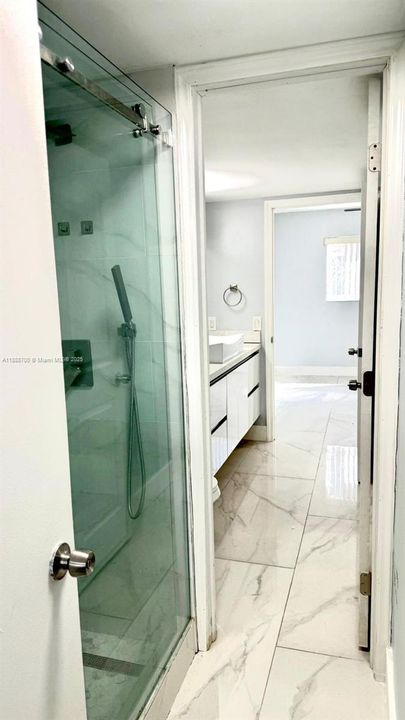 最近售出: $300,000 (2 贝兹, 1 浴室, 985 平方英尺)