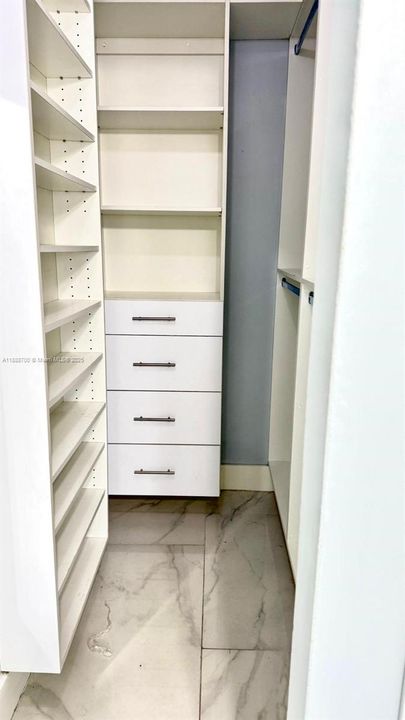 最近售出: $300,000 (2 贝兹, 1 浴室, 985 平方英尺)