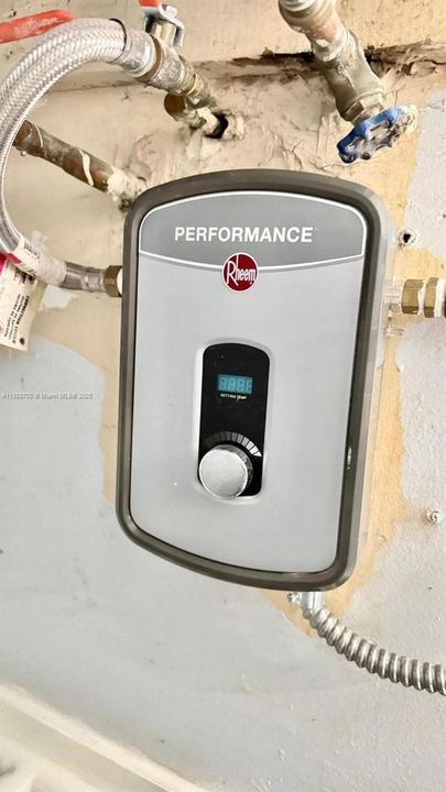 最近售出: $300,000 (2 贝兹, 1 浴室, 985 平方英尺)