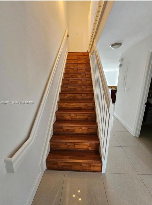 待售: $439,900 (3 贝兹, 3 浴室, 1270 平方英尺)