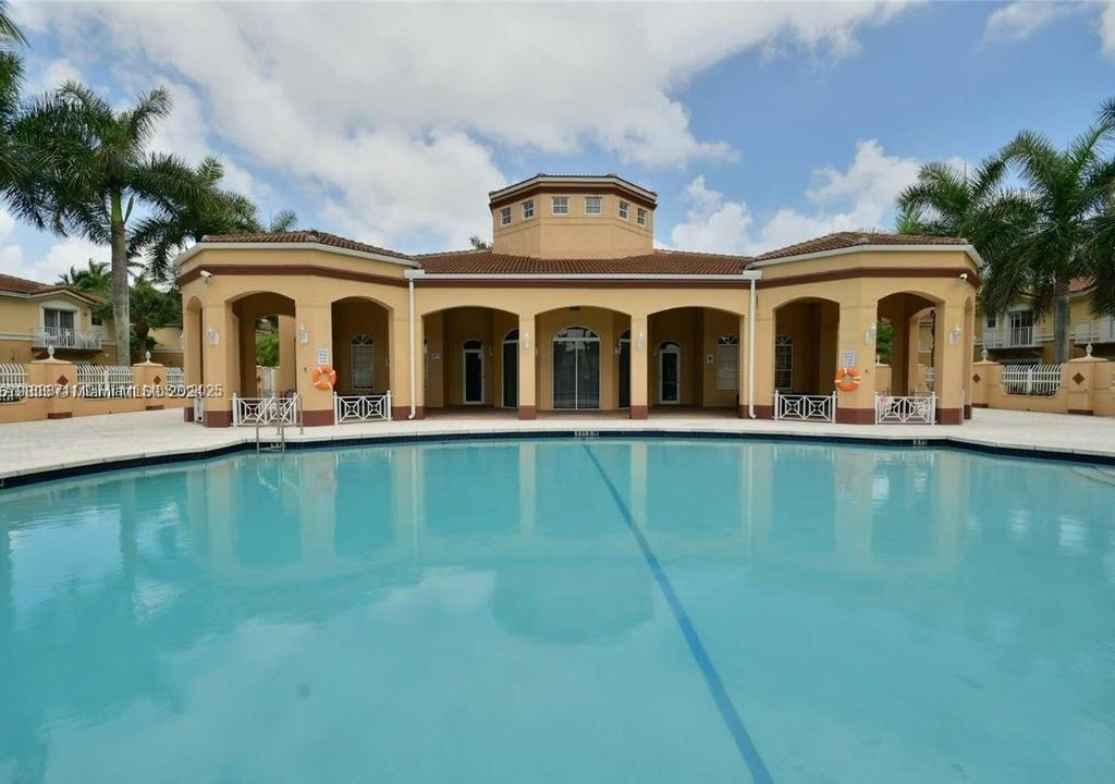 待售: $439,900 (3 贝兹, 3 浴室, 1270 平方英尺)