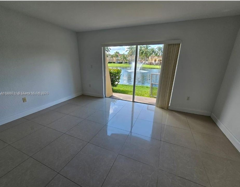 待售: $439,900 (3 贝兹, 3 浴室, 1270 平方英尺)