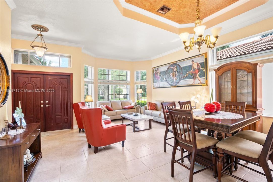 Под контрактом: $715,000 (3 спален, 2 ванн, 1900 Квадратных фут)