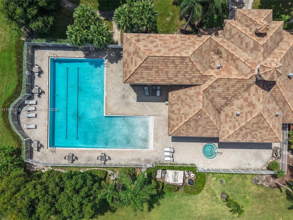 Под контрактом: $715,000 (3 спален, 2 ванн, 1900 Квадратных фут)