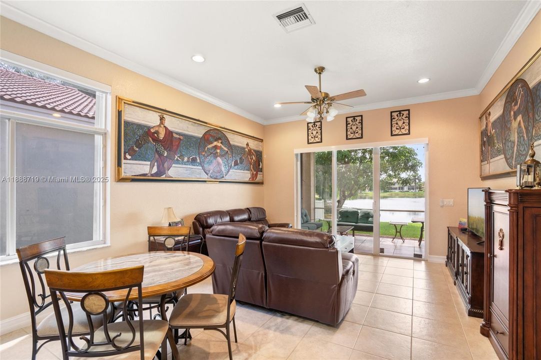 Под контрактом: $715,000 (3 спален, 2 ванн, 1900 Квадратных фут)