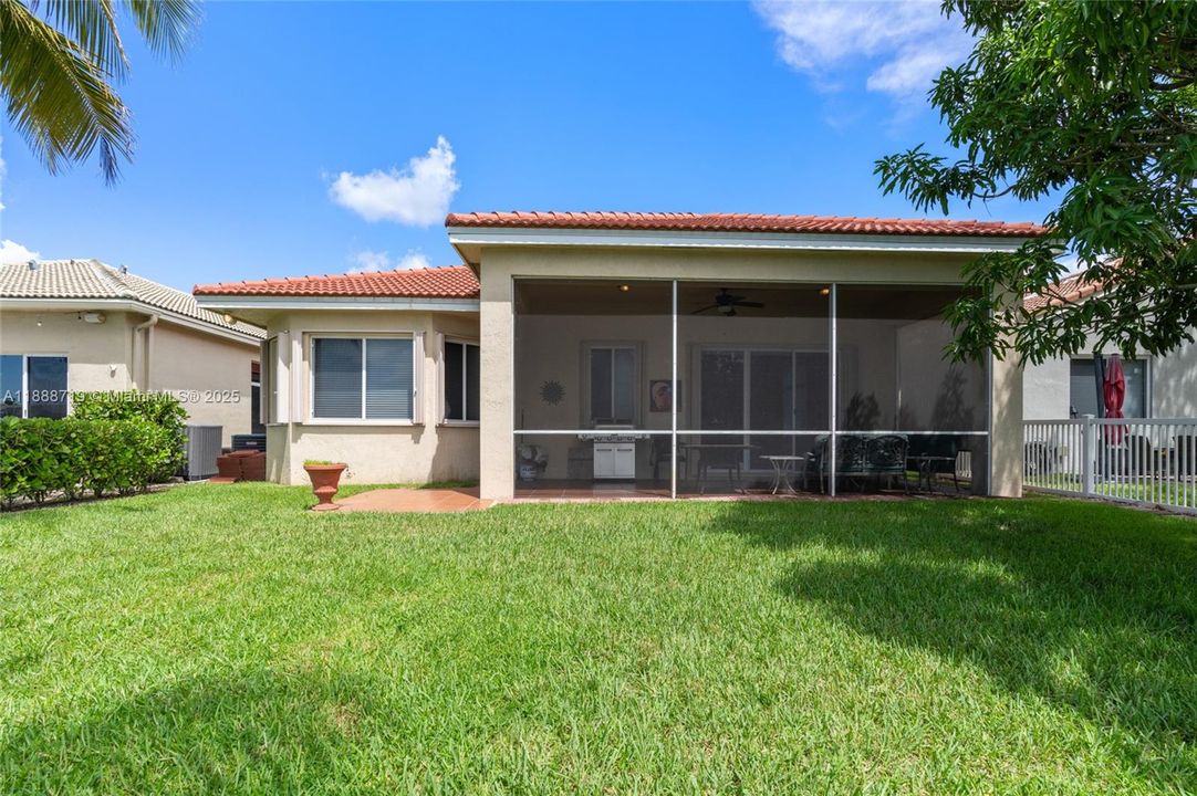 Под контрактом: $715,000 (3 спален, 2 ванн, 1900 Квадратных фут)