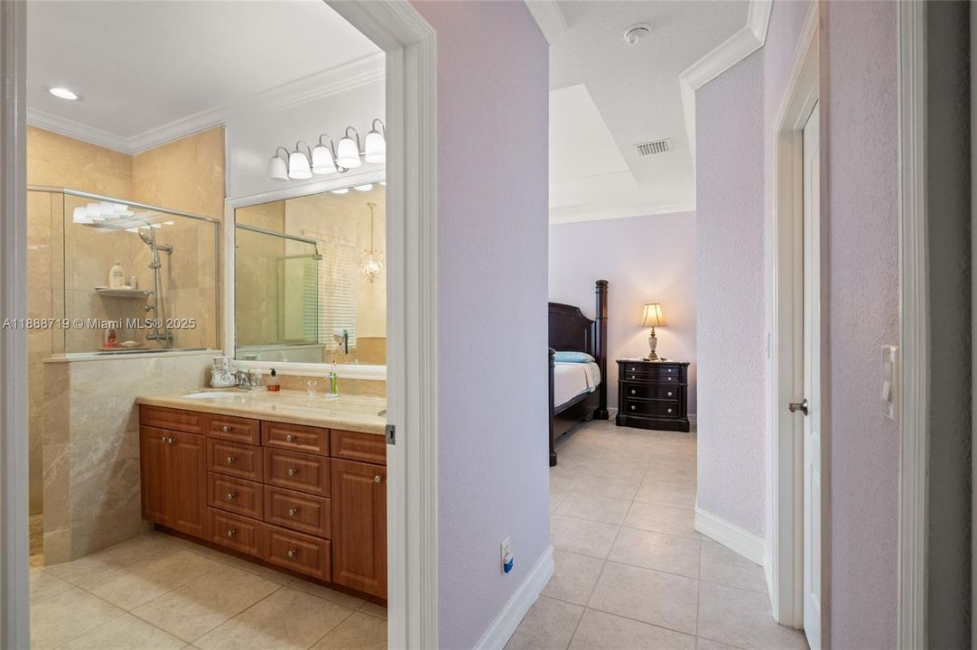 Под контрактом: $715,000 (3 спален, 2 ванн, 1900 Квадратных фут)